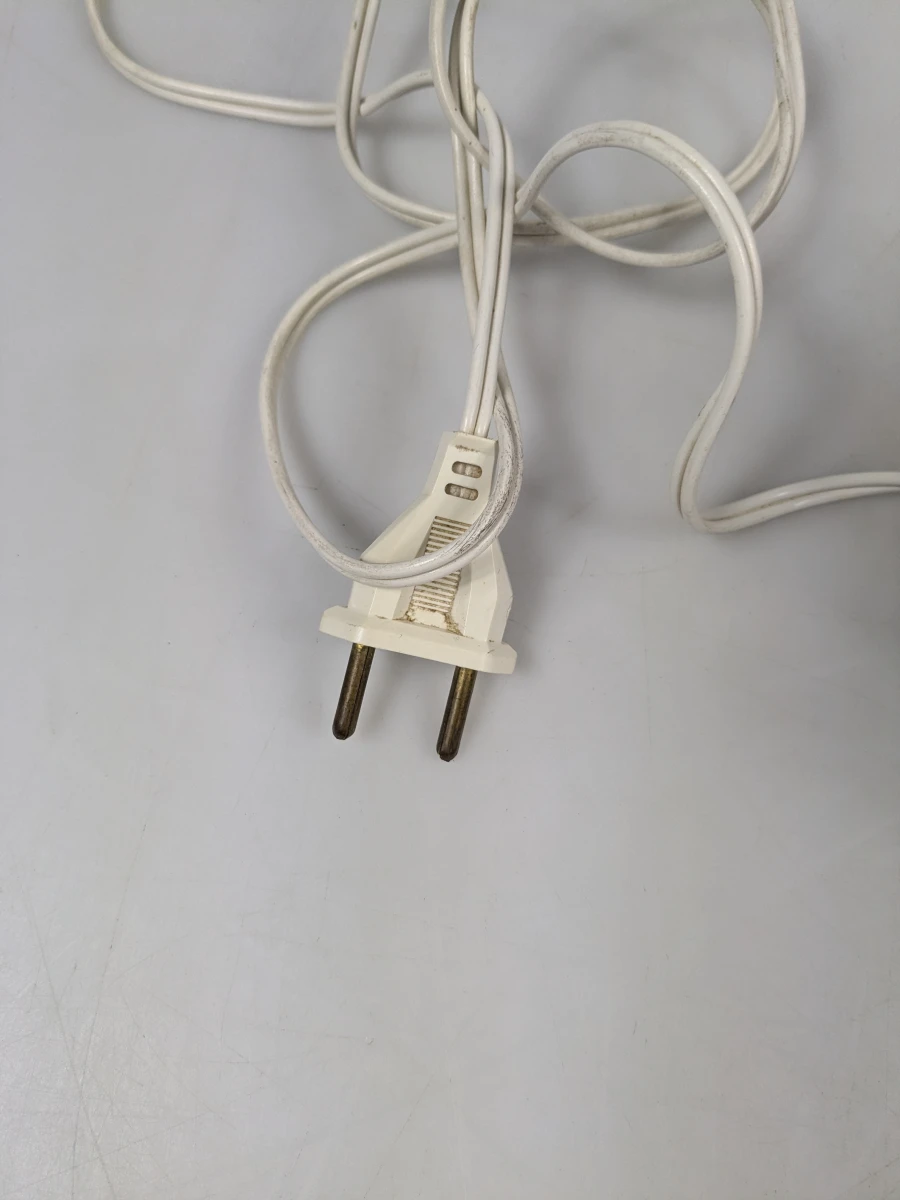 Decoratieve glazen lamp met oranje vloeistof en metalen voet - foto 4