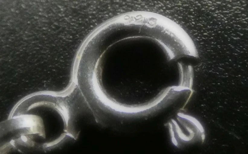 Kleurrijke hanger aan schakelketting - foto 5