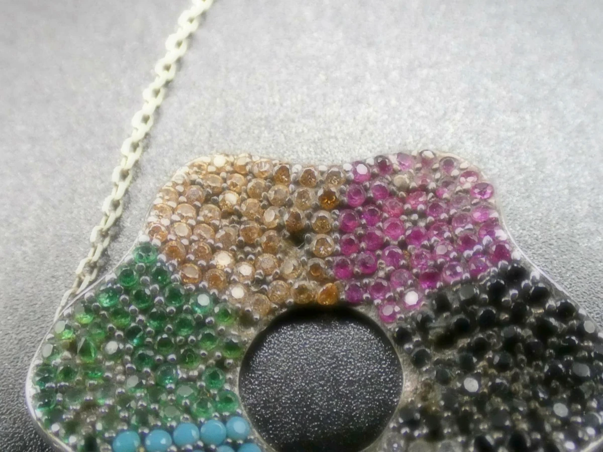 Kleurrijke hanger aan schakelketting - foto 4