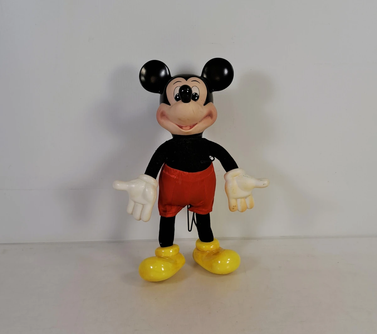 Disney Mickey Mouse verzamelset met figuren, mokken en blikjes - foto 4