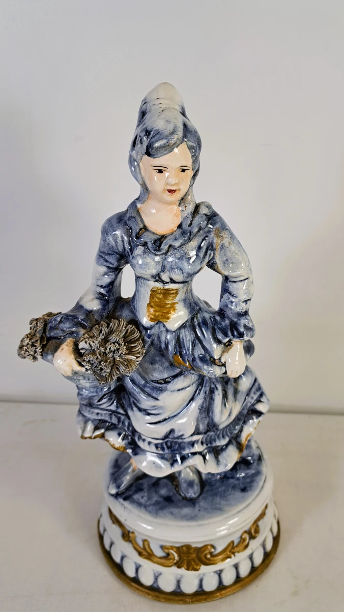 Sfeervol paar blauw-witte keramische figuren met gouddecoratie - foto 10