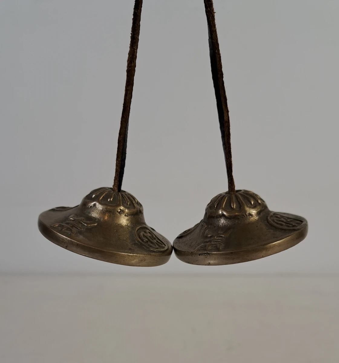 Decoratieve verzameling van vijf Indiase messing voorwerpen - foto 12