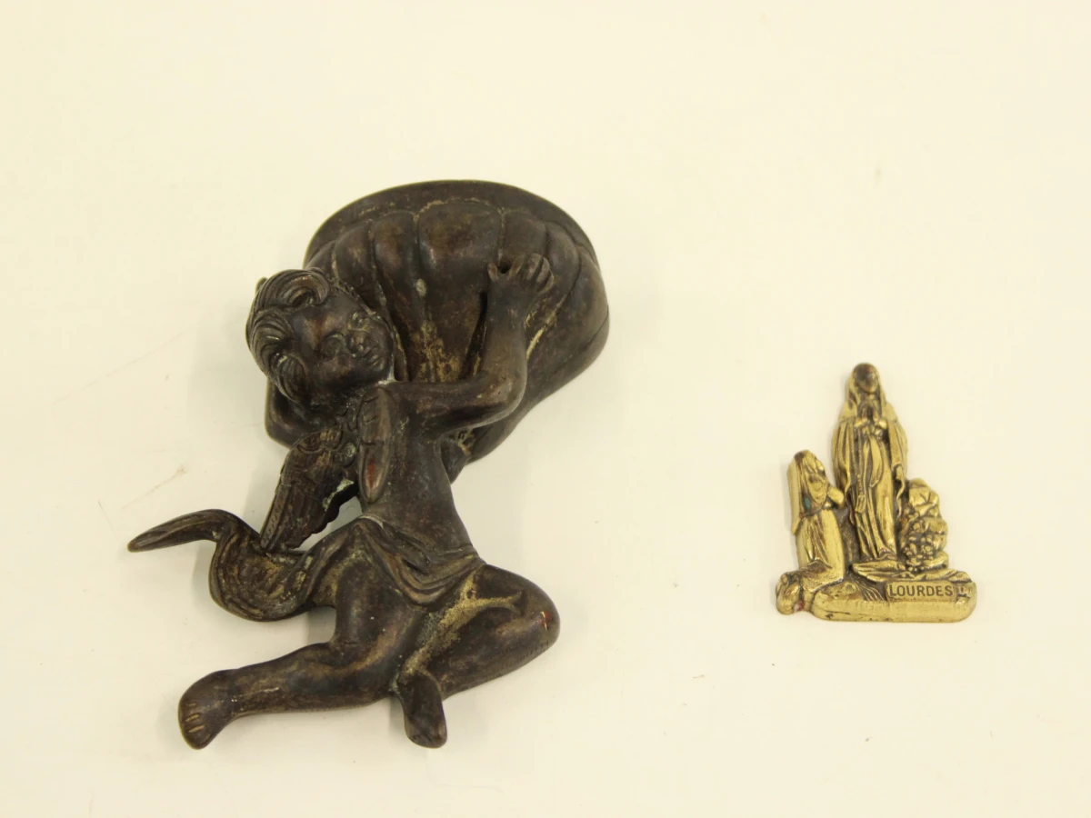 Set religieuze medailles, rozenkransen en beeldjes - foto 2