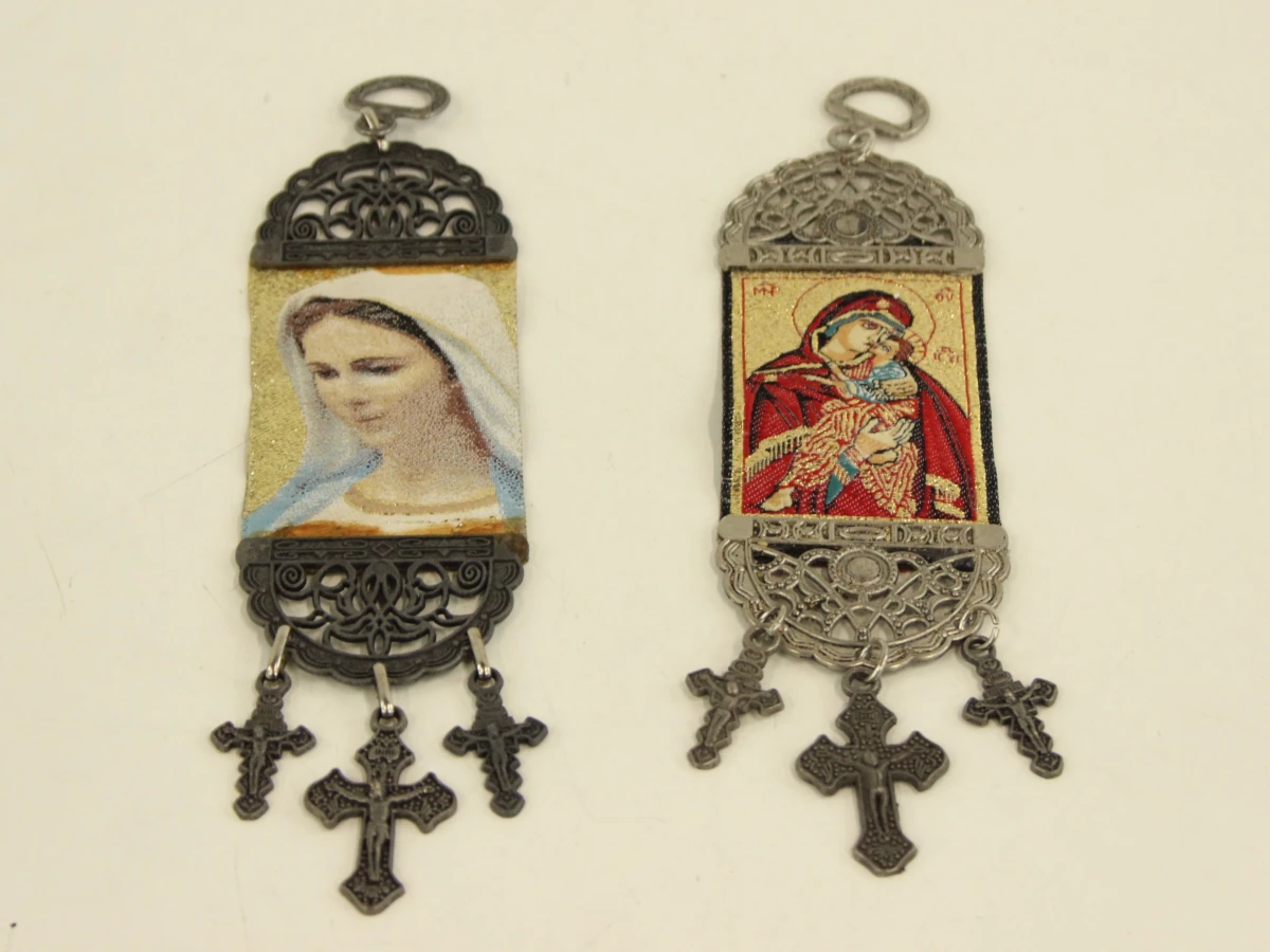 Set religieuze medailles, rozenkransen en beeldjes - foto 3