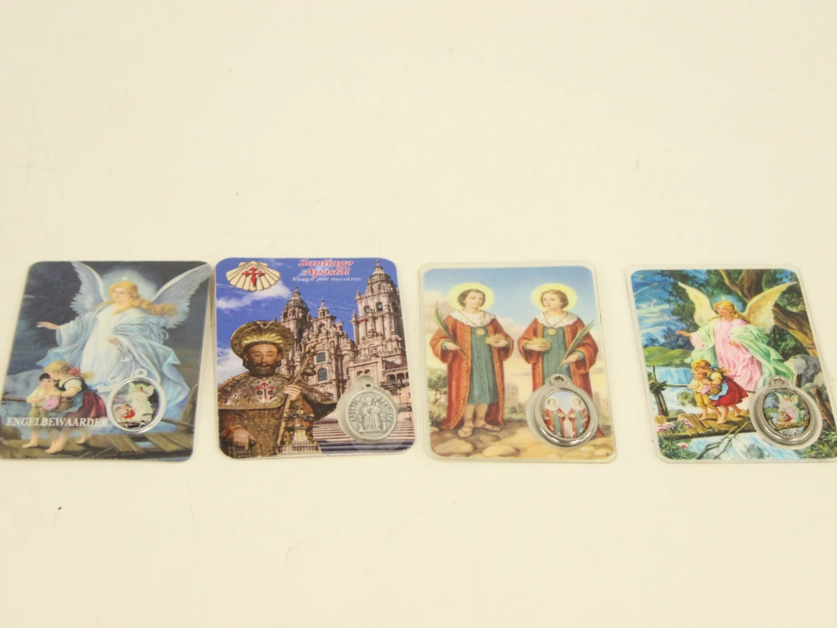 Set religieuze medailles, rozenkransen en beeldjes - foto 4