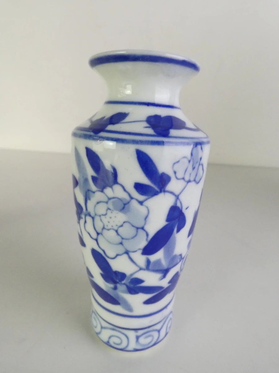 Set van 2 handgeschilderde Chinese porseleinen vazen - foto 17