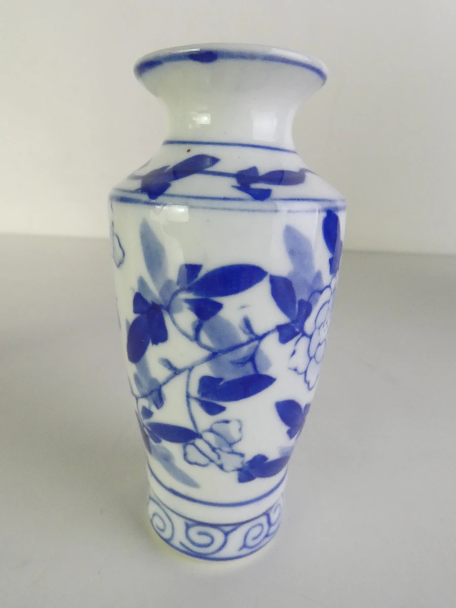 Set van 2 handgeschilderde Chinese porseleinen vazen - foto 18