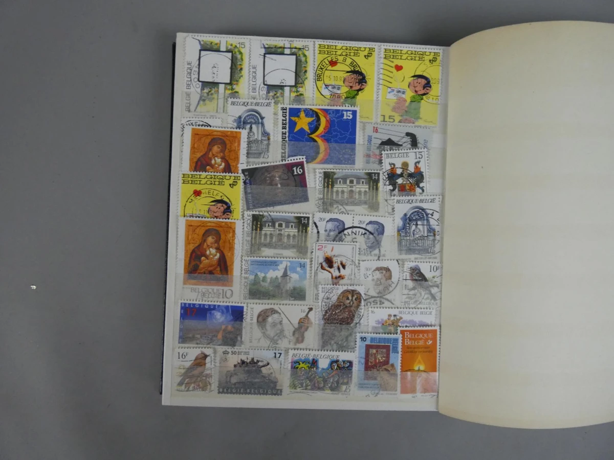 Postzegelalbum met Postzegels - foto 10