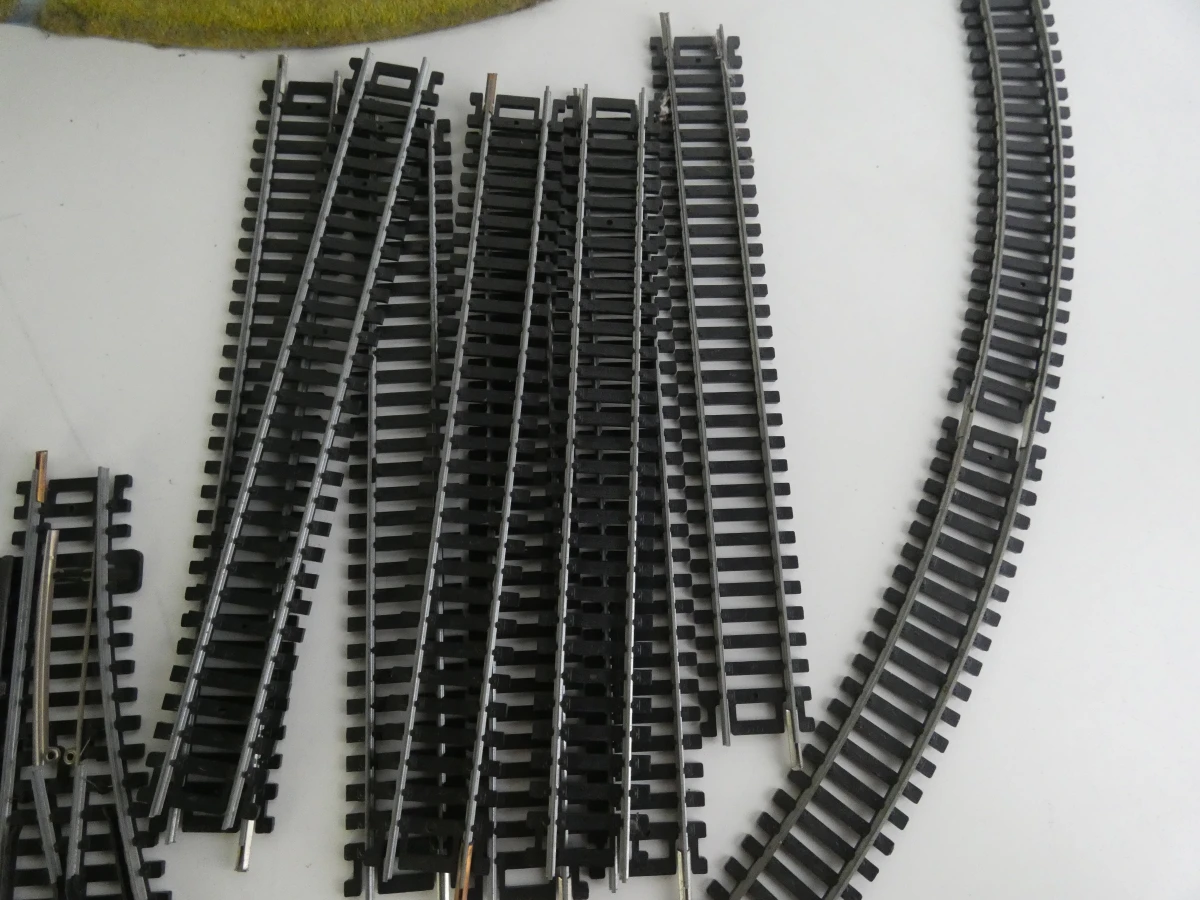 Vintage Lima modeltreinset met locomotieven, wagons, rails en landschap - foto 4