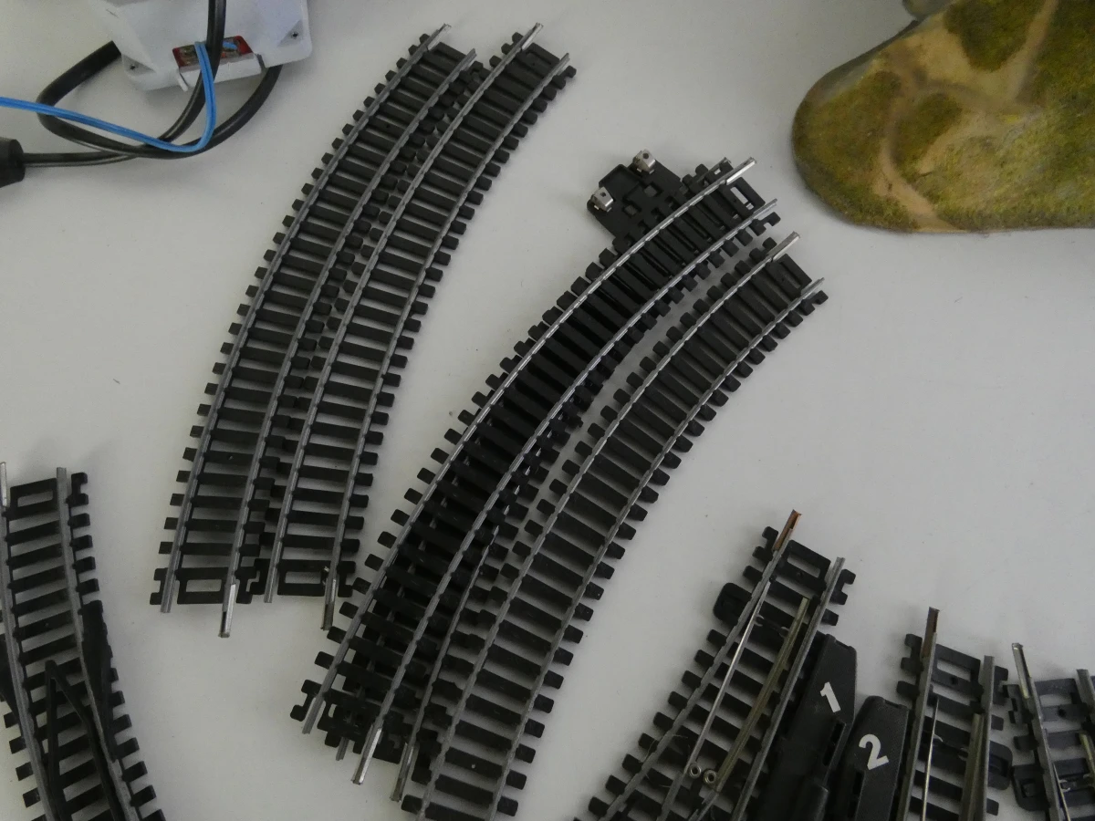 Vintage Lima modeltreinset met locomotieven, wagons, rails en landschap - foto 5