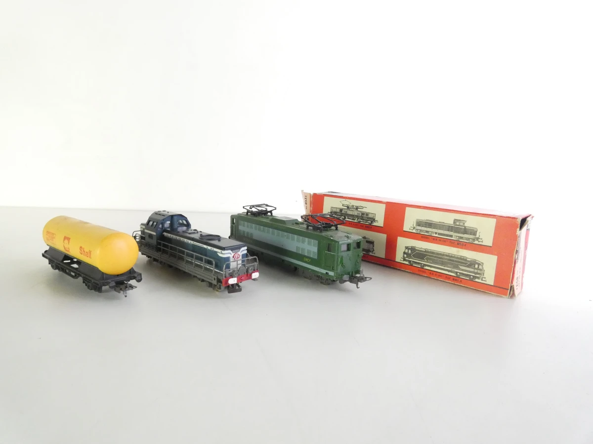 Vintage Lima modeltreinset met locomotieven, wagons, rails en landschap - foto 16