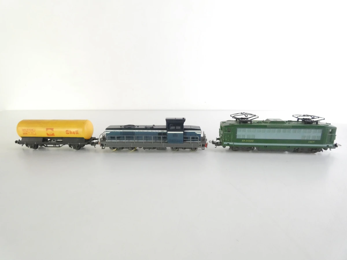 Vintage Lima modeltreinset met locomotieven, wagons, rails en landschap - foto 18