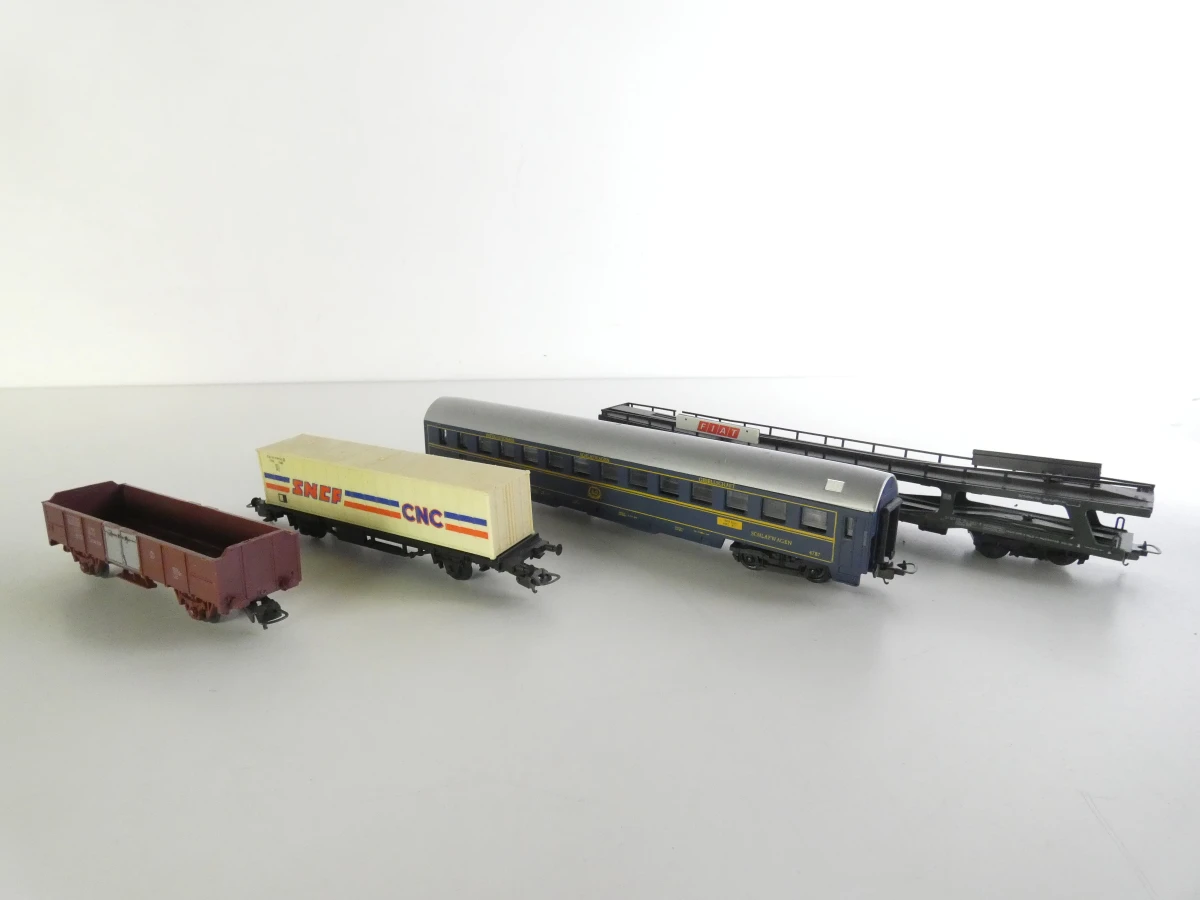 Vintage Lima modeltreinset met locomotieven, wagons, rails en landschap - foto 28