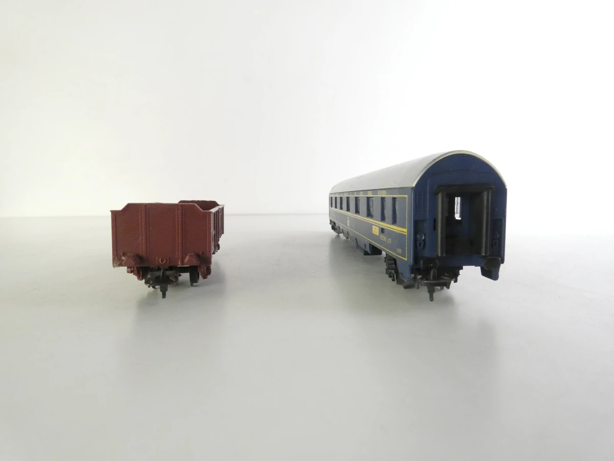 Vintage Lima modeltreinset met locomotieven, wagons, rails en landschap - foto 30