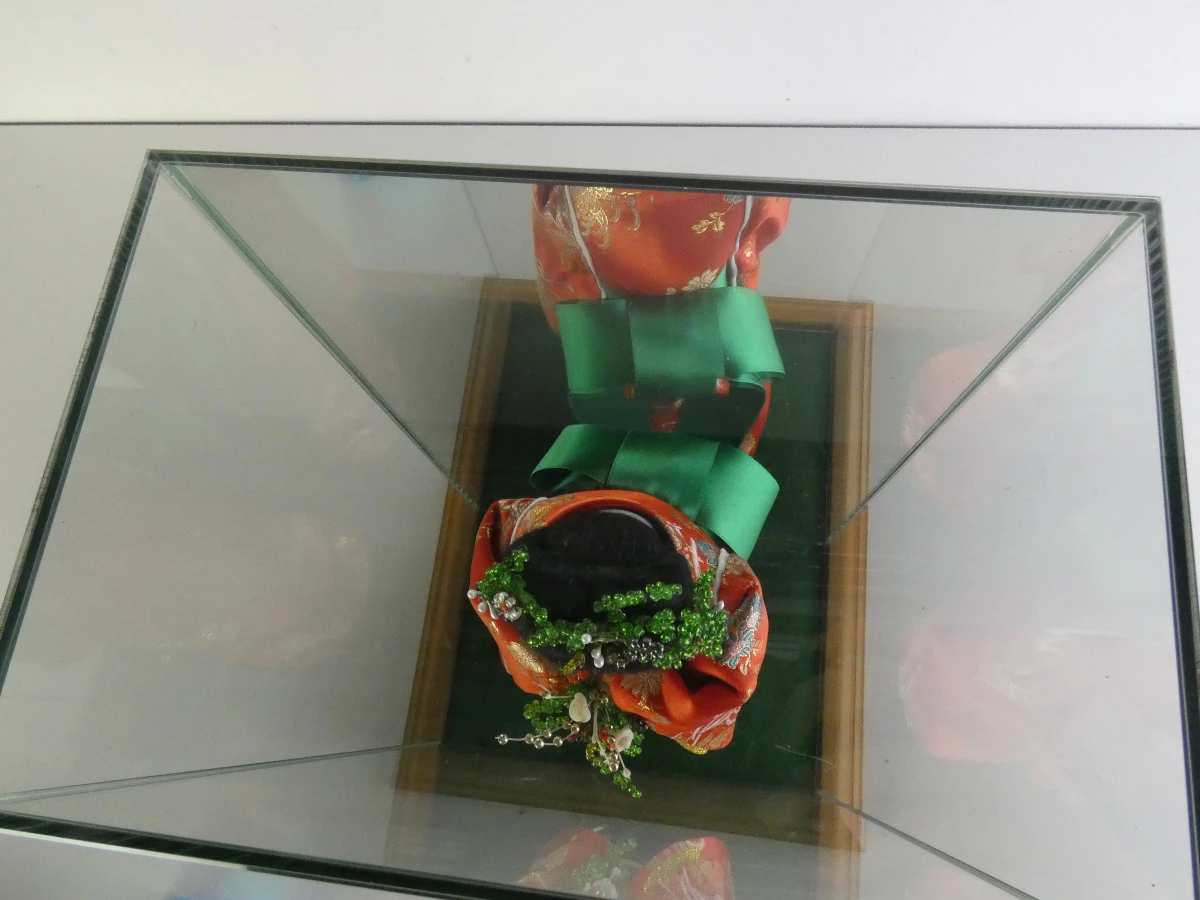 Japanse Geisha Pop in Glazen Vitrine - foto 13