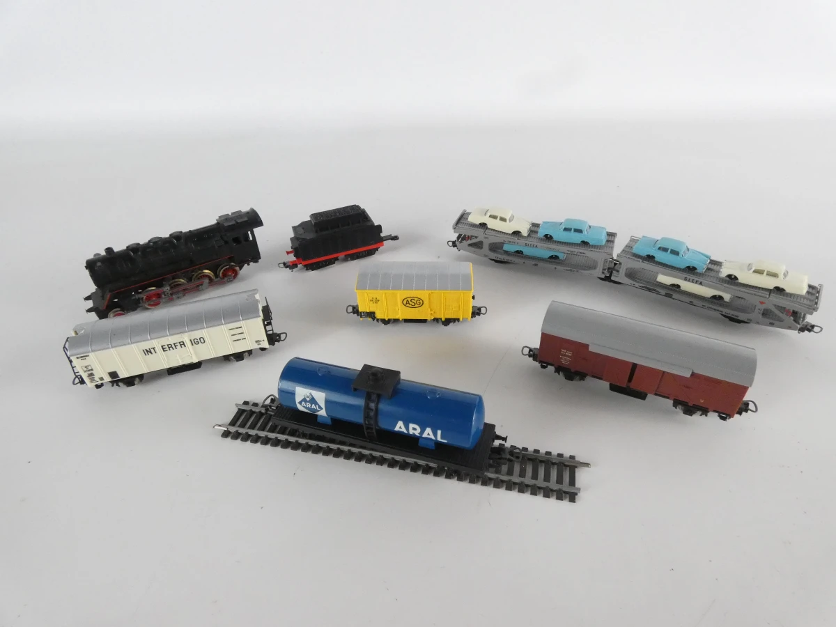 Modeltrein lot – Lima doos met diverse wagons en stoomlocomotief - foto 2