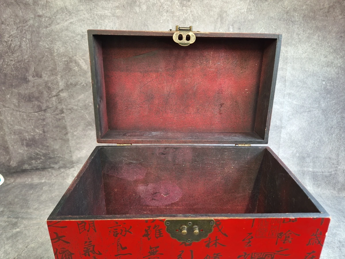 Chinees lakwerkkistje met kalligrafie en klassieke hofscène - foto 8