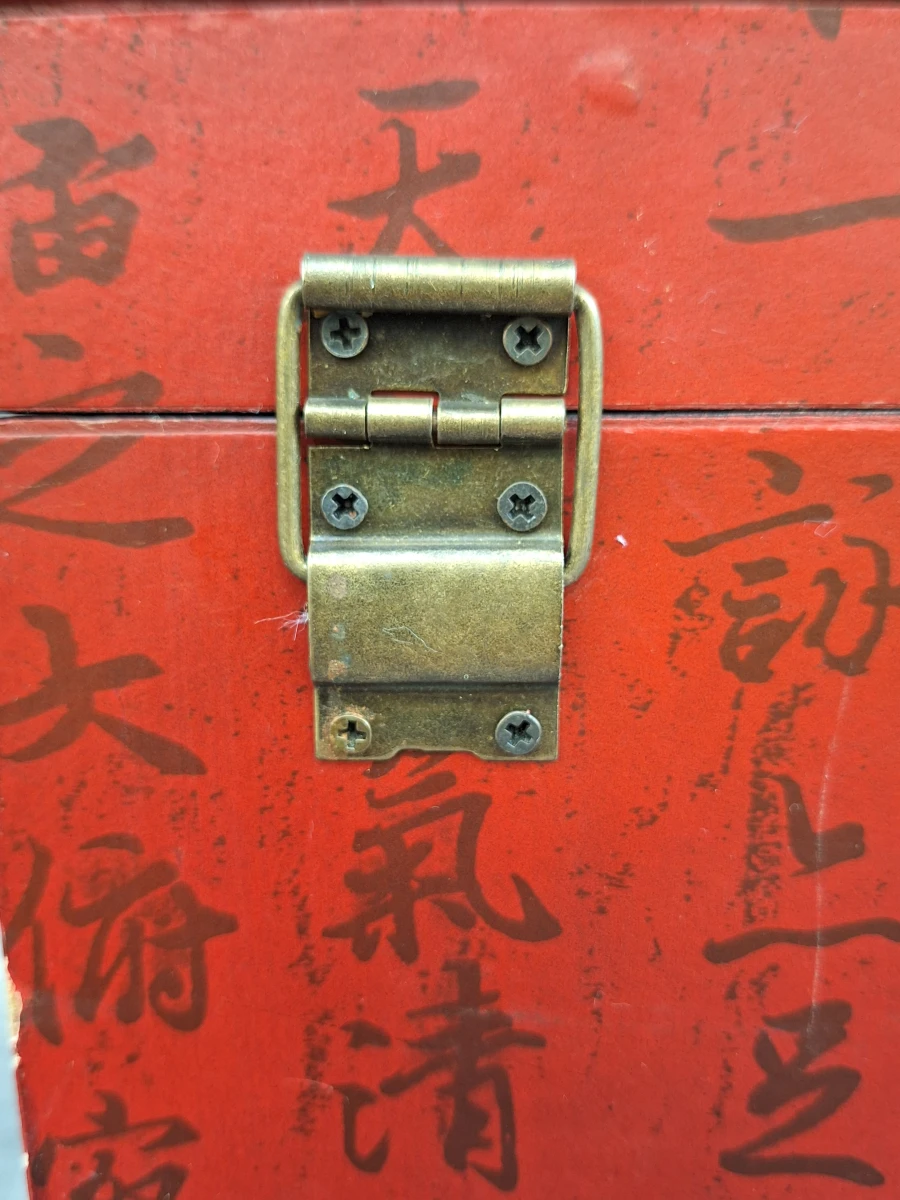 Chinees lakwerkkistje met kalligrafie en klassieke hofscène - foto 2