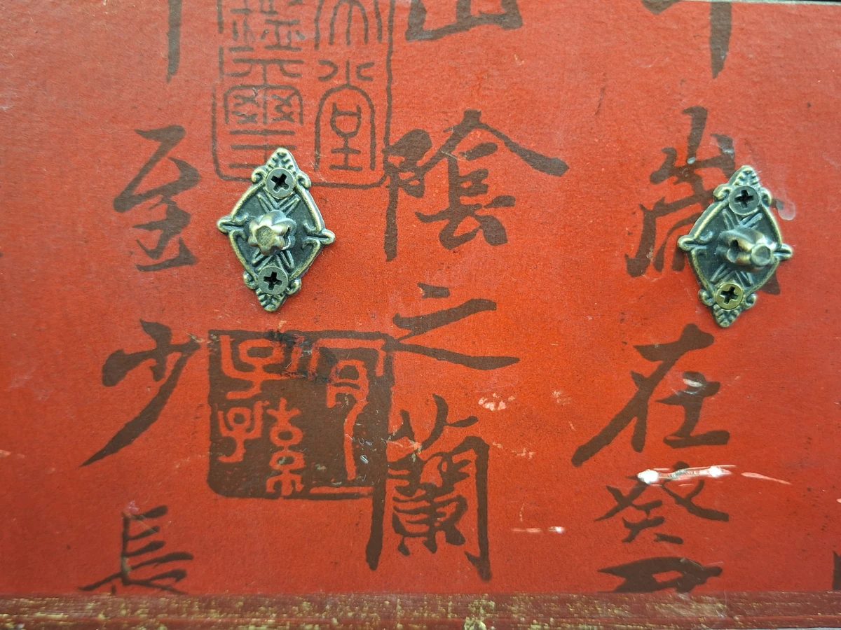 Chinees lakwerkkistje met kalligrafie en klassieke hofscène - foto 4