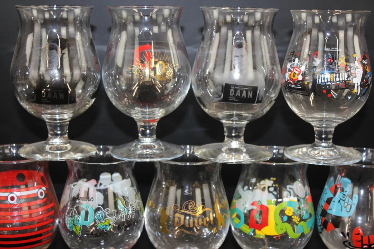 Set van 9 Duvel Art en speciale collectie bierglazen met sleutelhanger - foto 2