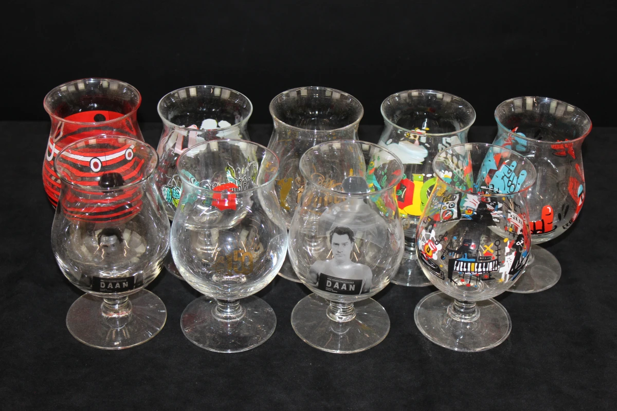 Set van 9 Duvel Art en speciale collectie bierglazen met sleutelhanger - foto 3