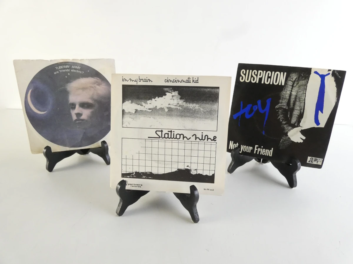 Set bevat vinyl singles en een mini CD - new wave jaren 70 - 80 - foto 2