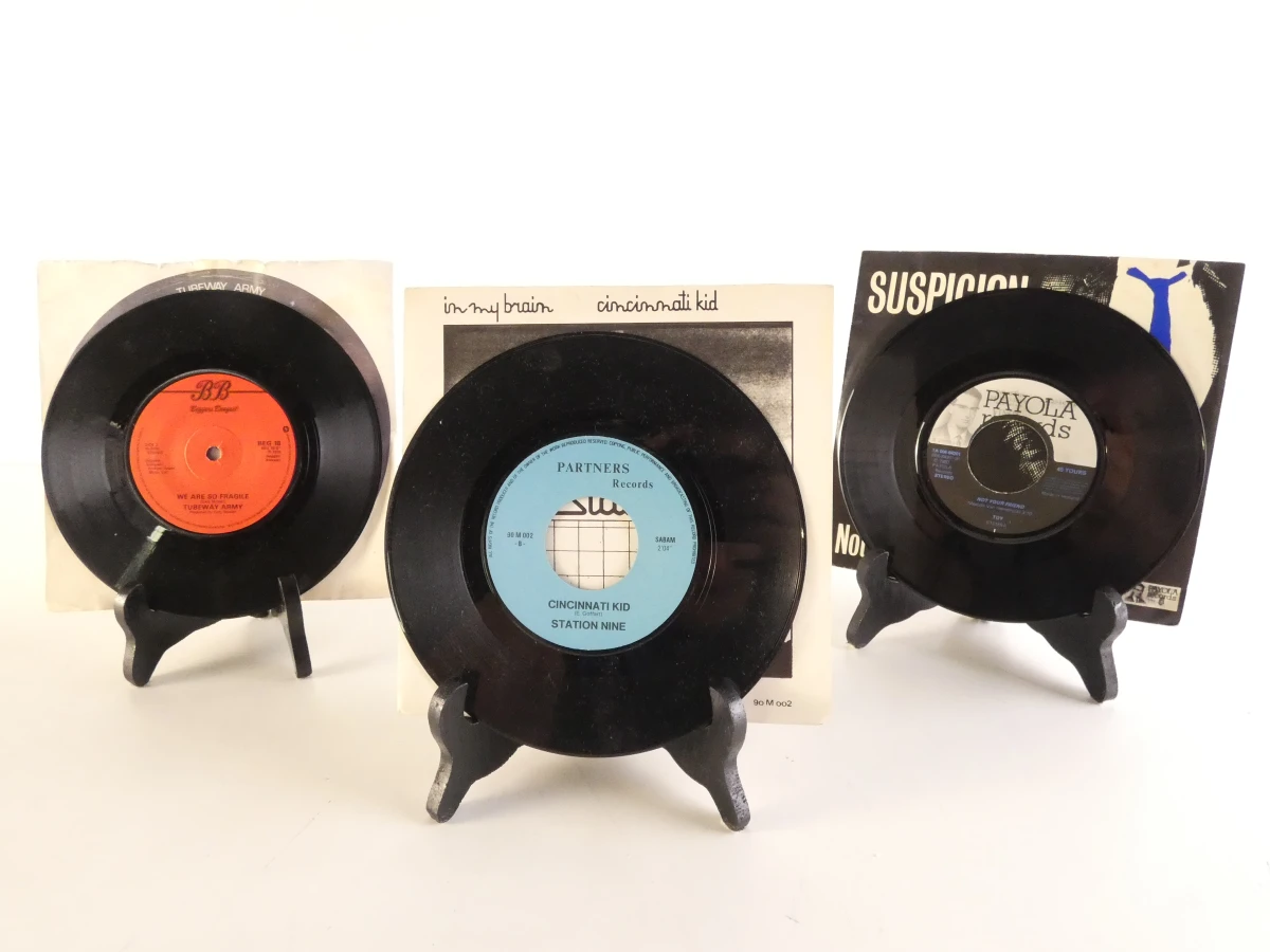 Set bevat vinyl singles en een mini CD - new wave jaren 70 - 80 - foto 7