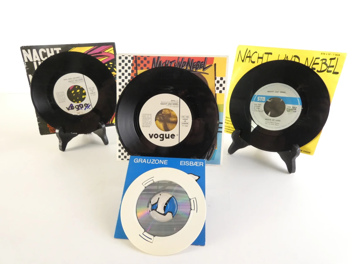 Set bevat vinyl singles en een mini CD - new wave jaren 70 - 80 - foto 18