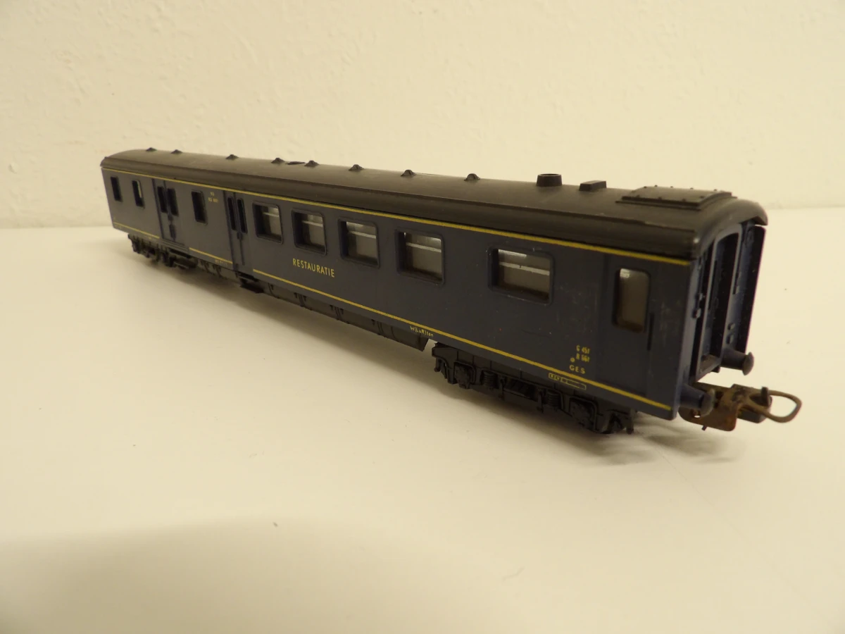 Set modeltreinlocomotieven en wagons van verschillende merken. - foto 13