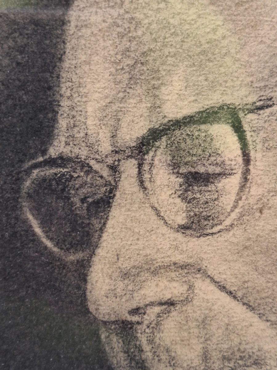 Gesigneerd portret van pijprokende heer - houtskool en pastel, gedateerd 1968 - foto 9