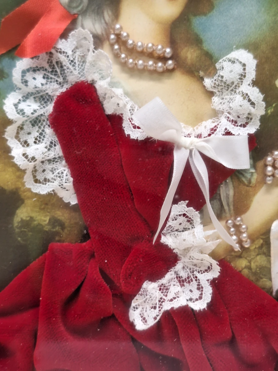 Vintage set van 2 ingelijste textielcollages - dames in historische kostuums - foto 5