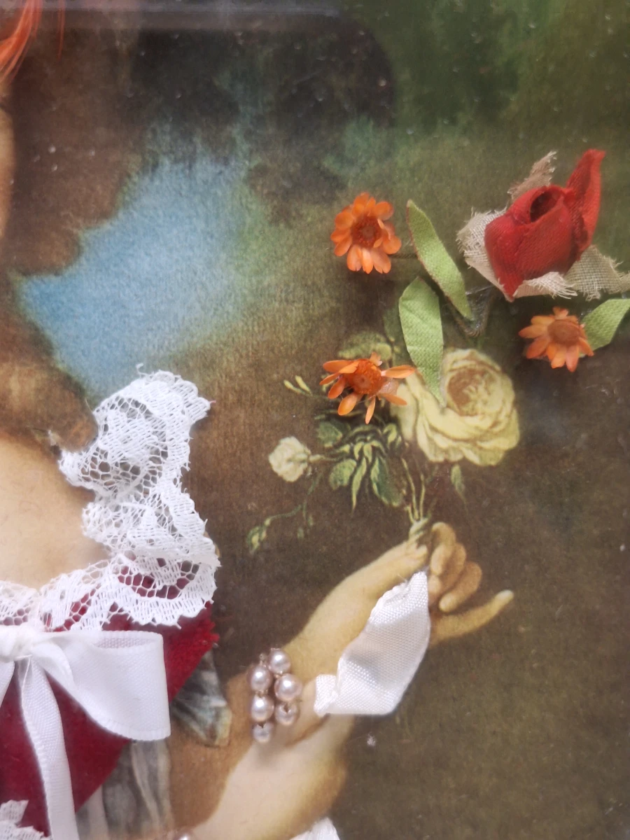 Vintage set van 2 ingelijste textielcollages - dames in historische kostuums - foto 4