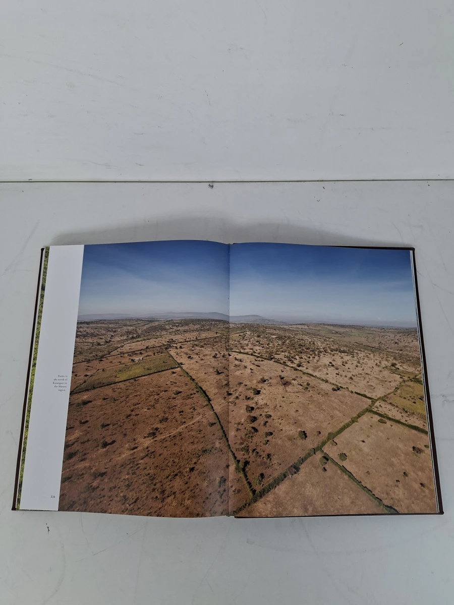 📖 Exclusief Coffee Table Book "This Is Rwanda: An Aerial Photography Journey" – Luxe Hardcover - foto 6