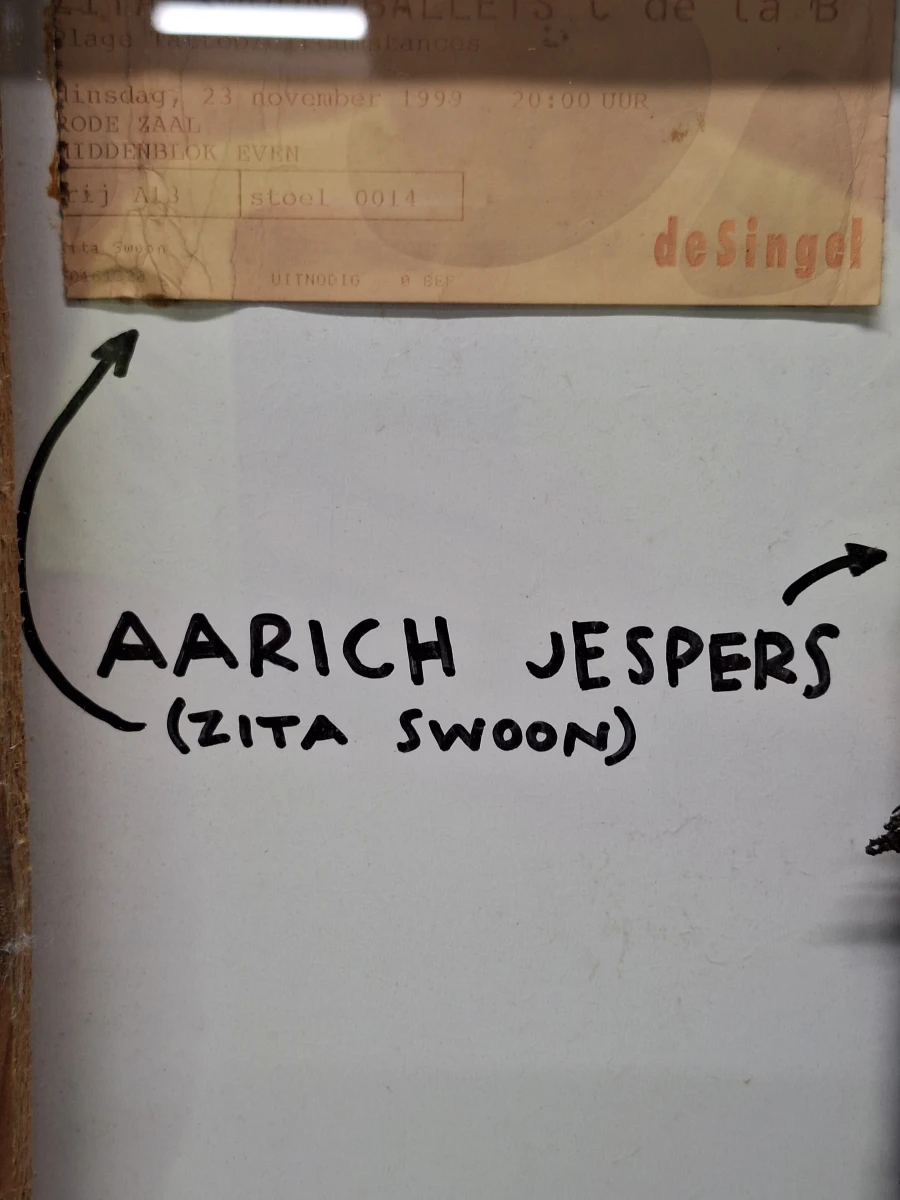 Zita Swoon-concertmemorabilia - drumstok toegeschreven aan Aarich Jespers met deSingel-ticket, 1999 - foto 2