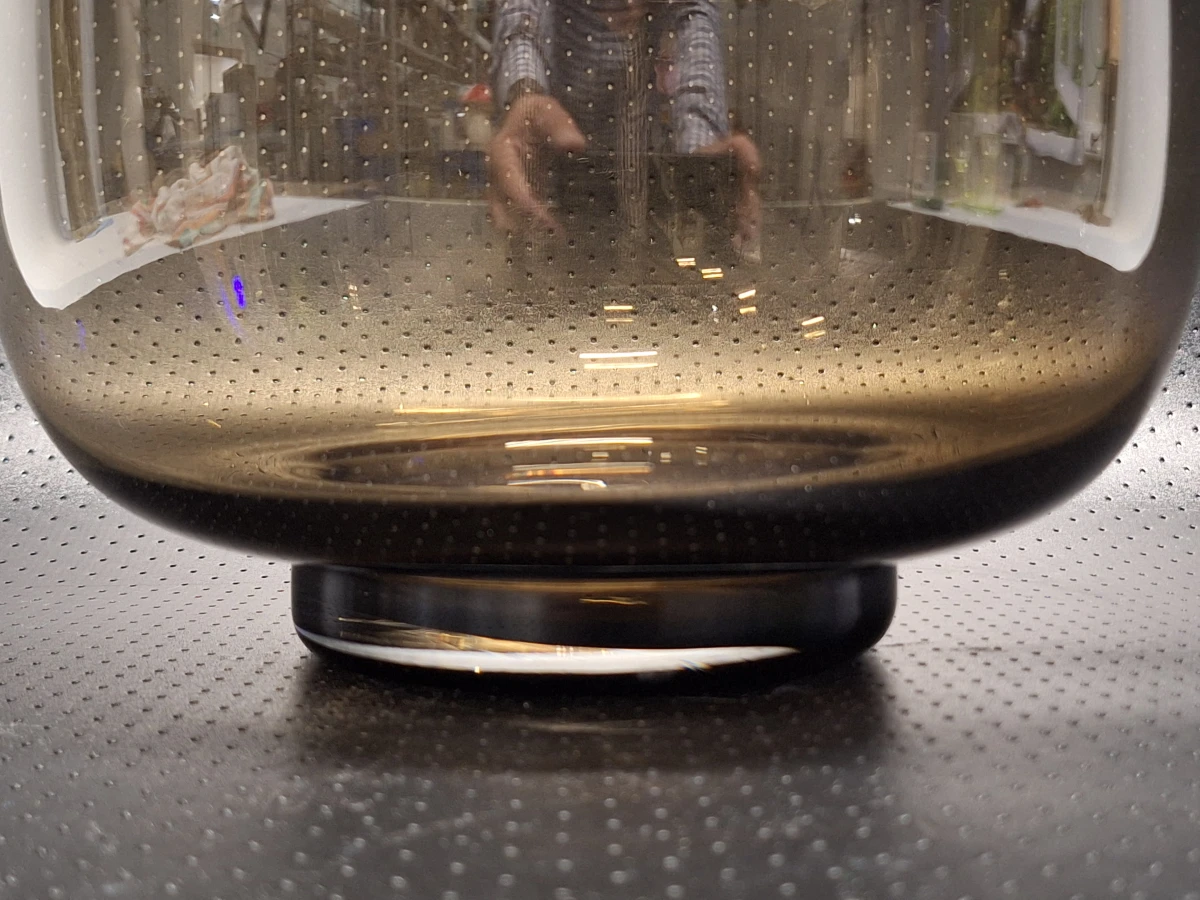 Handgeblazen designvaas in gefumeerd glas - foto 3