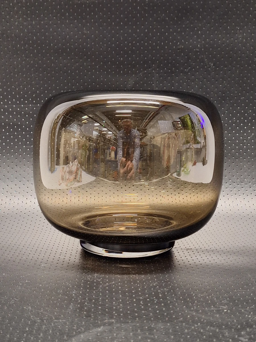 Handgeblazen designvaas in gefumeerd glas - foto 2