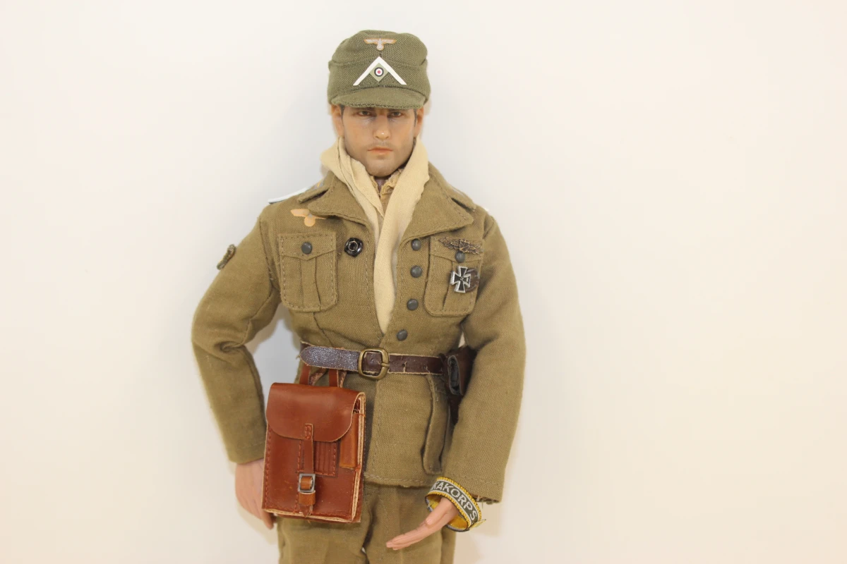 Militaire actiefiguur met uniform en accessoires - foto 2