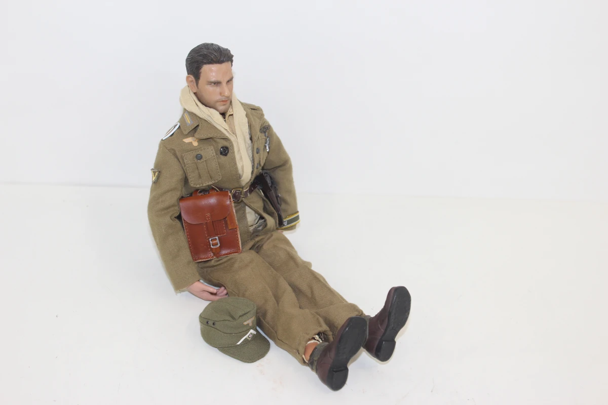 Militaire actiefiguur met uniform en accessoires - foto 9