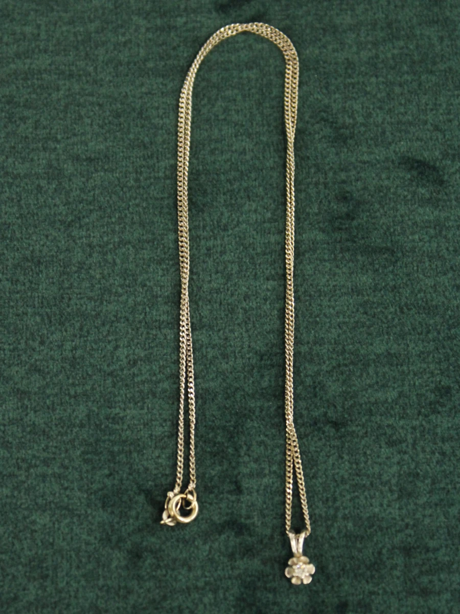 14 karaat witgouden halsketting met bloemvormig diamant hangertje - foto 5