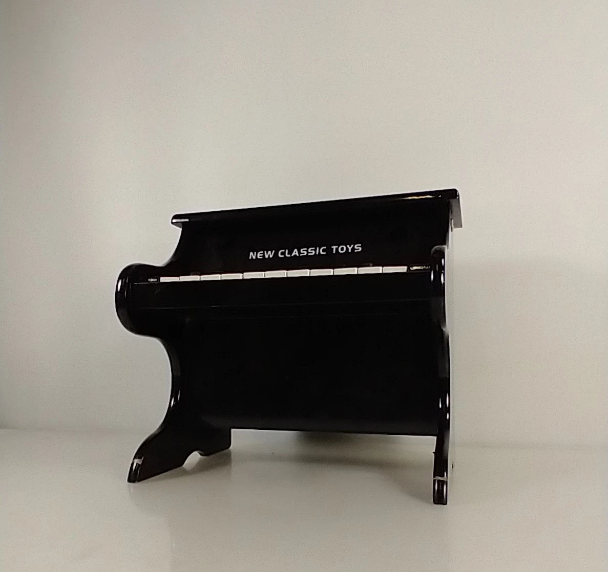 New Classic Toys zwarte houten speelgoedpiano – 18 toetsen - foto 2