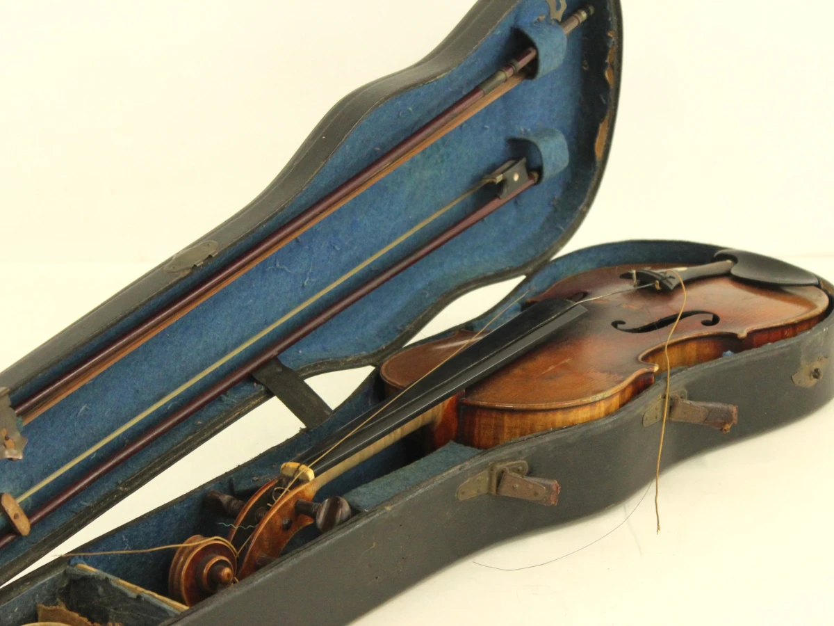 Antieke Guarnerius viool met koffer en accessoires - foto 3