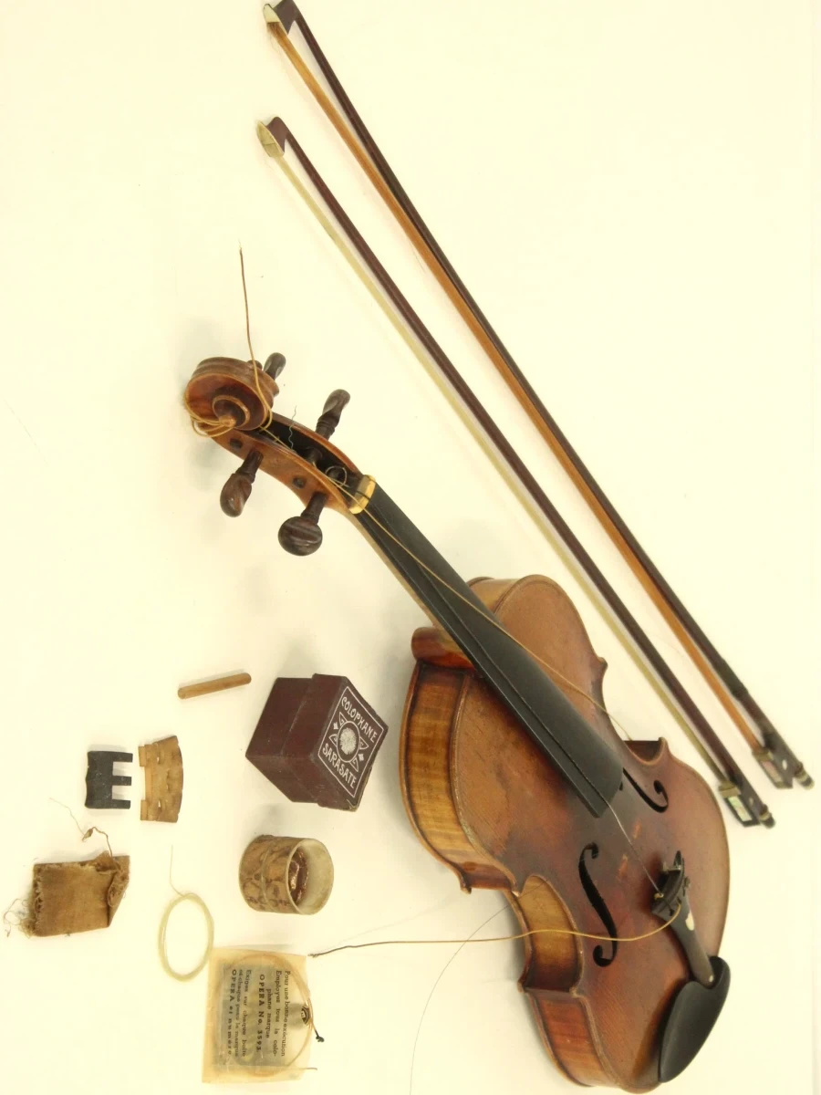 Antieke Guarnerius viool met koffer en accessoires - foto 4