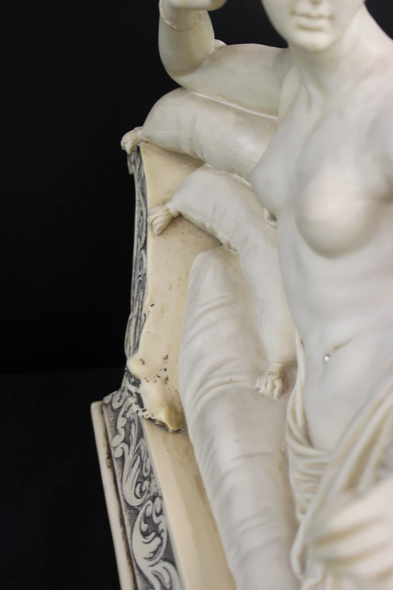 Sierlijke liggende dame uit hars - Amilcare Santini - foto 8
