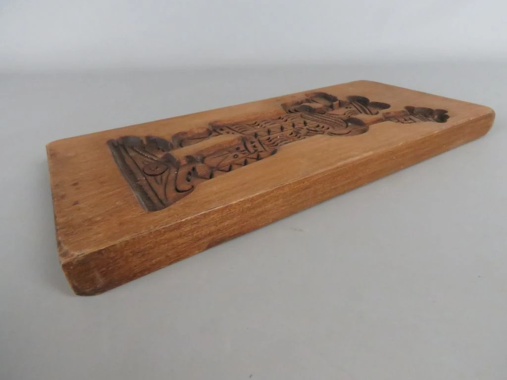 Houten bakvorm met figuur van man met lantaarn - foto 2