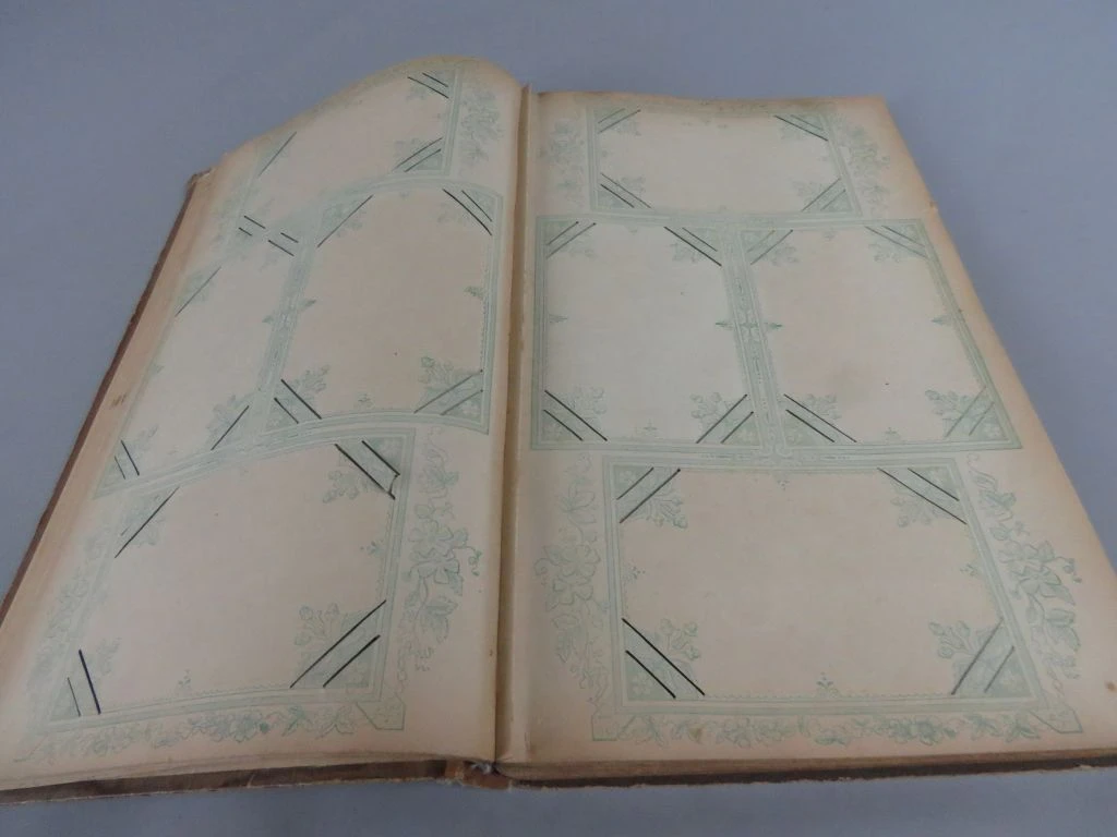 Oud fotoalbum met bloemenmotief - foto 3