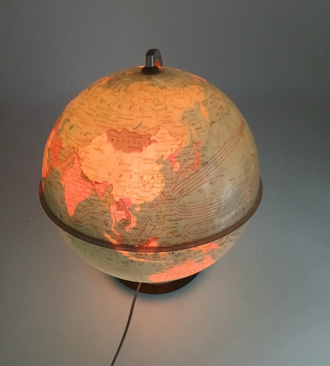 Verlichte wereldbol met metalen voet - foto 2