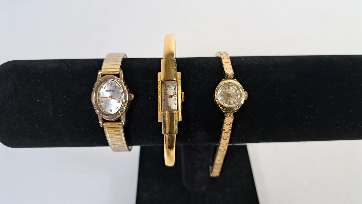 Set van 3 dames polshorloges goudkleurig – kavel bij De Kringwinkel, Turnhout