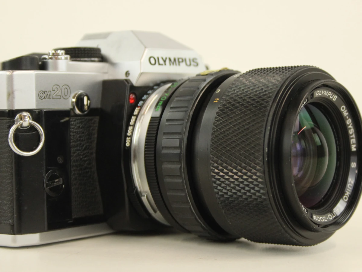 Olympus OM-20 analoge spiegelreflexcamera met 35-70mm lens - foto 3