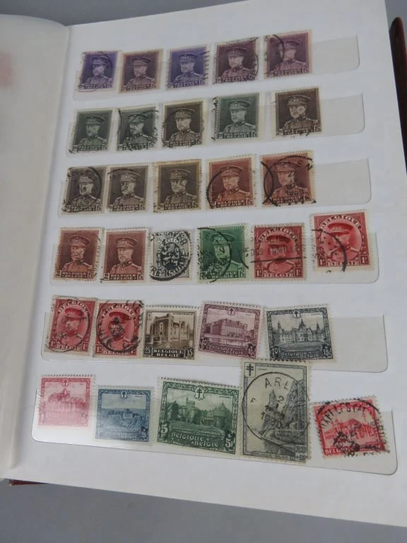 Postzegelalbum met diverse oude postzegels uit jaren 1920-30 - foto 5