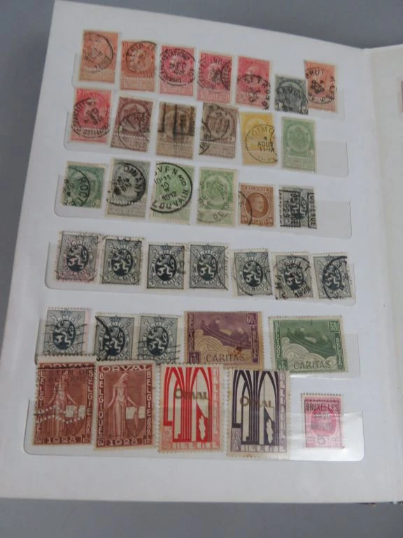Postzegelalbum met diverse oude postzegels uit jaren 1920-30 - foto 15